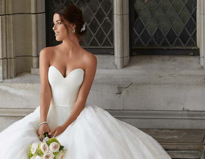 Wedding hairstyle for strapless dress