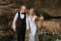 Wedding dress with buttons on back