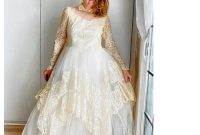 Cream lace wedding dress