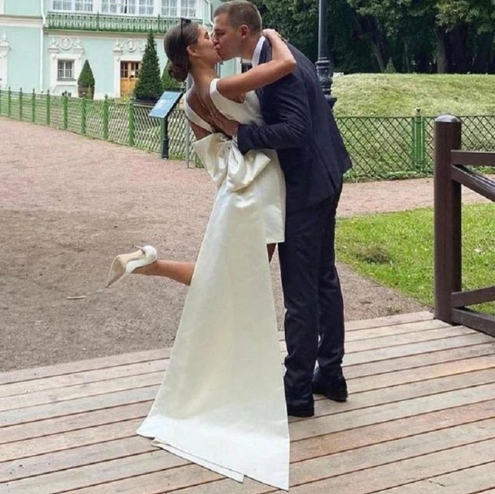 Wedding dress with bow back