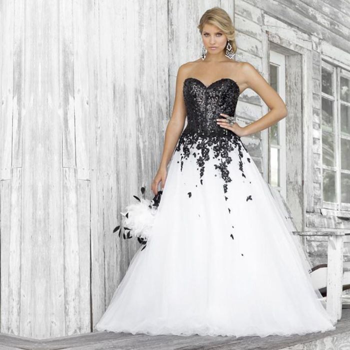 Wedding dress white with black lace