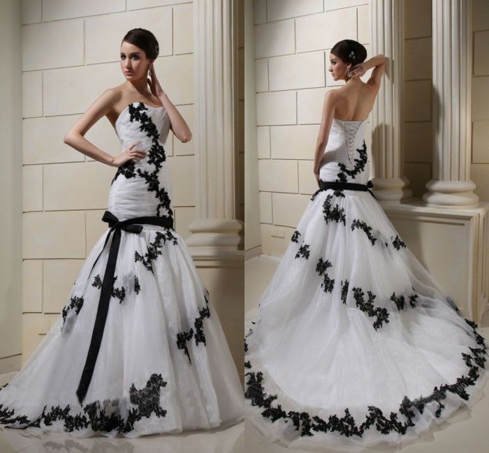 Wedding dress white with black lace